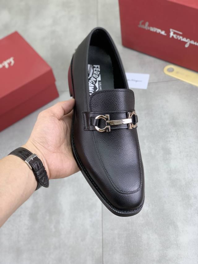 工厂P价P 实价 羊里 菲拉格慕 高端男士正装商务皮鞋，原单1：1货！原版进口小牛皮，原版金属饰扣，进口羊皮内里垫脚 原版大底，男鞋码数：39-45 38.46