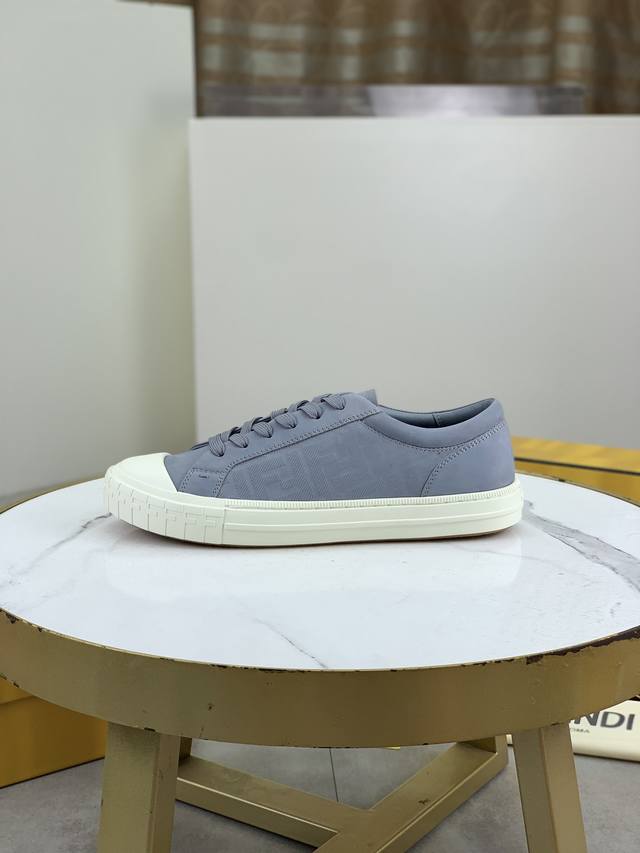 工厂P价P 实价顶级品质芬迪 原版 1:1顶级版本 芬迪 原板进口牛皮休闲运动休闲鞋进口原版毛巾里季开发，原版进口耐磨牛皮大底；经历无数次调整，才调整出原版一样