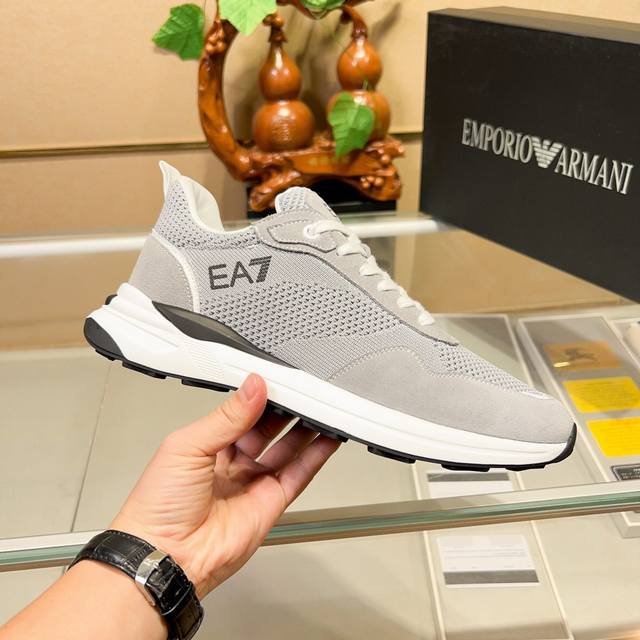 阿玛尼 Armani Exchange 官网最新款 Ax时尚休闲男鞋，爆款版型简洁大气，潮男专属.独有的官网最新品牌元素元素原版装饰，时尚又大方，面料原版牛皮羊