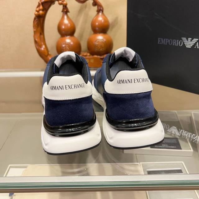 阿玛尼 Armani Exchange 官网最新款 Ax时尚休闲男鞋，爆款版型简洁大气，潮男专属.独有的官网最新品牌元素元素原版装饰，时尚又大方，面料原版牛皮羊