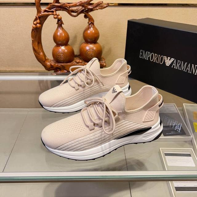 阿玛尼 Armani Exchange 官网最新款 Ax时尚休闲男鞋，爆款版型简洁大气，潮男专属.独有的官网最新品牌元素元素原版装饰，时尚又大方，面料原版牛皮羊