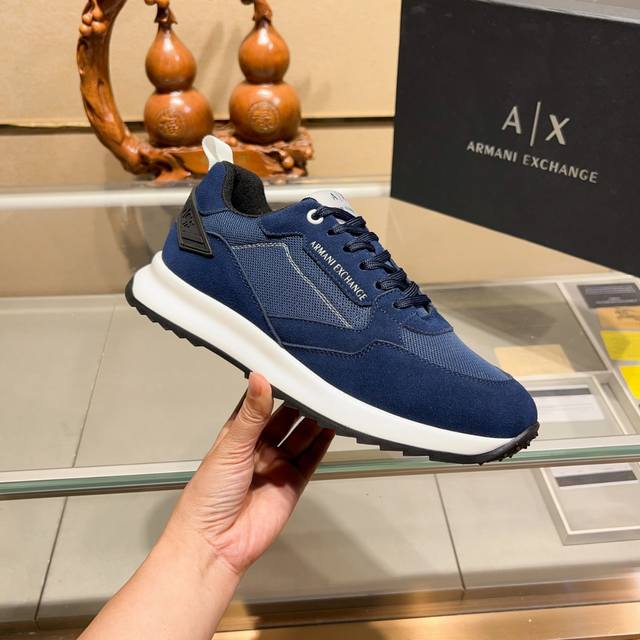 阿玛尼 Armani Exchange 官网最新款 Ax时尚休闲男鞋，爆款版型简洁大气，潮男专属.独有的官网最新品牌元素元素原版装饰，时尚又大方，面料原版牛皮羊