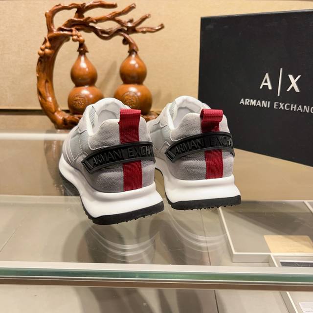 阿玛尼 Armani Exchange 官网最新款 Ax时尚休闲男鞋，爆款版型简洁大气，潮男专属.独有的官网最新品牌元素元素原版装饰，时尚又大方，面料原版牛皮羊