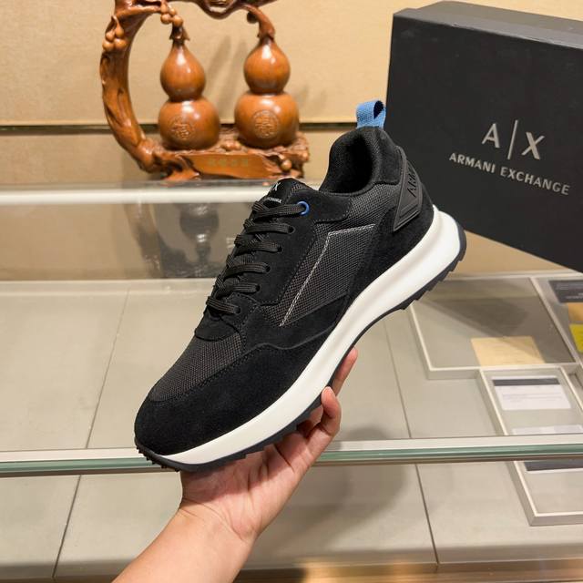 阿玛尼 Armani Exchange 官网最新款 Ax时尚休闲男鞋，爆款版型简洁大气，潮男专属.独有的官网最新品牌元素元素原版装饰，时尚又大方，面料原版牛皮羊