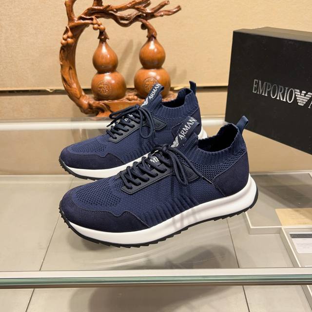 阿玛尼 Armani Exchange 官网最新款 Ax时尚休闲男鞋，爆款版型简洁大气，潮男专属.独有的官网最新品牌元素元素原版装饰，时尚又大方，面料原版牛皮羊