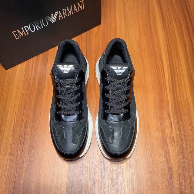 阿玛尼 Armani Exchange 官网最新款 Ax时尚休闲男鞋，爆款版型简洁大气，潮男专属.独有的官网最新品牌元素元素原版装饰，时尚又大方，面料原版牛皮羊
