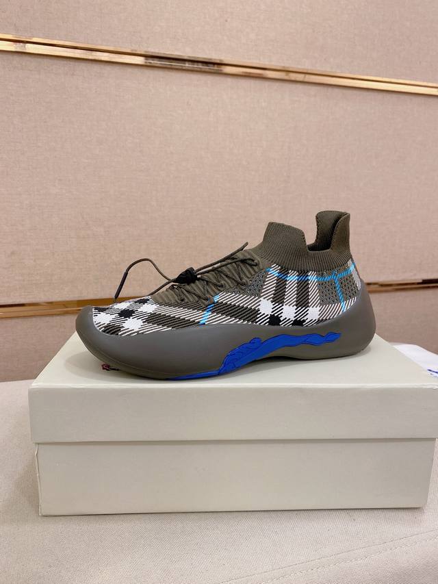 工厂P价 Burberry 巴宝莉格纹针织 Neptune 运动鞋｜搭配透气袜式鞋面｜点缀针织Burberry格纹｜采用皮革内衬 融入格纹鞋带设计｜设有B字型盾