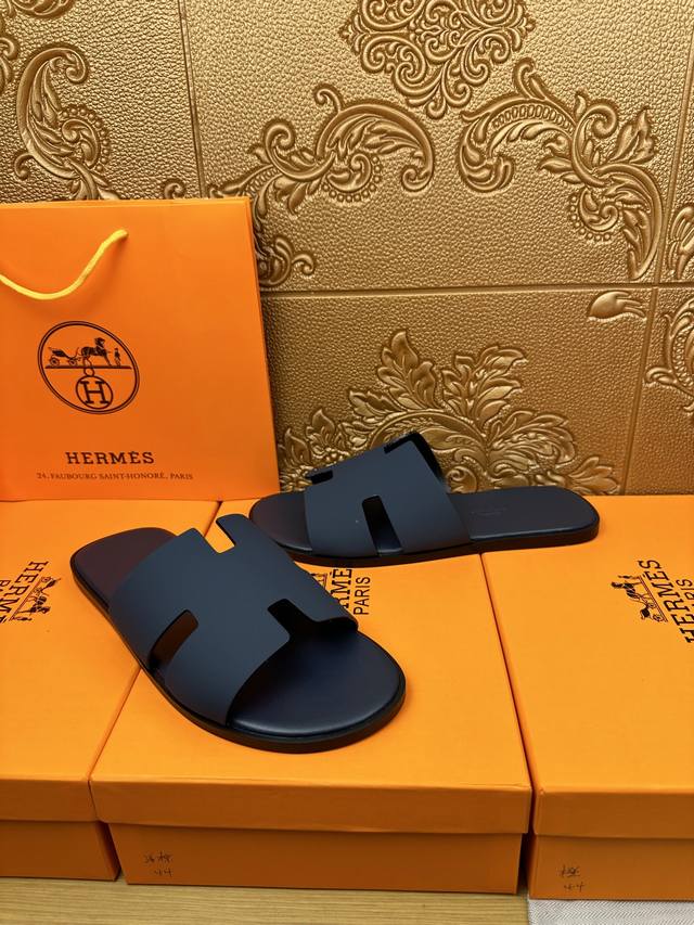 工厂P价P： Hermes爱马仕 官网最新专柜同步新款Oran牛皮面H拖鞋 巴黎原版飞回正品开模完美打造最高品质 诚意巨献，可随意进出专柜鞋面采用原版定制牛皮。