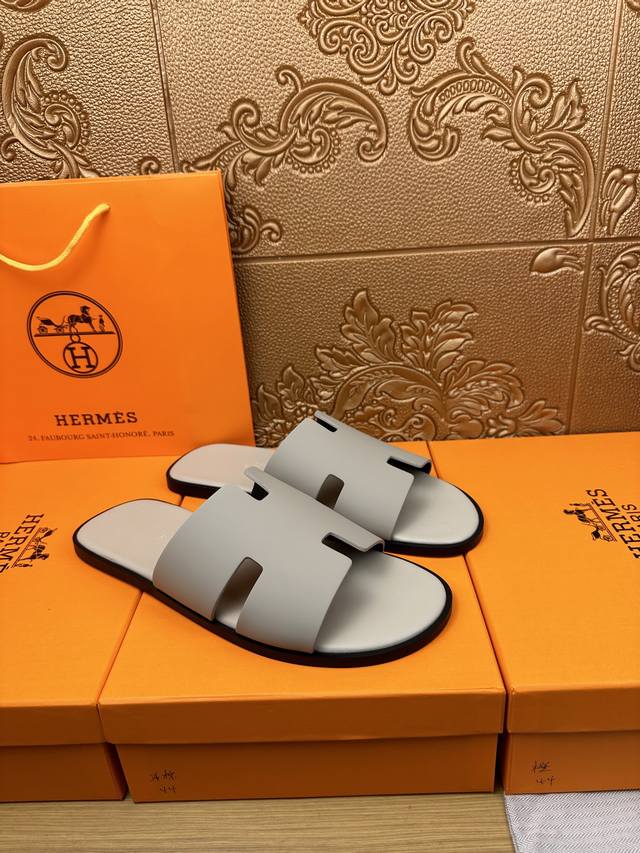 工厂P价P： Hermes爱马仕 官网最新专柜同步新款Oran牛皮面H拖鞋 巴黎原版飞回正品开模完美打造最高品质 诚意巨献，可随意进出专柜鞋面采用原版定制牛皮。