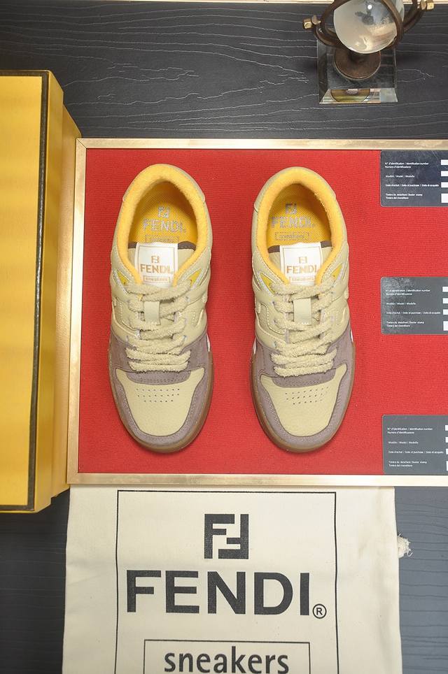出厂价P Fendi芬迪 最新情侣款 众多明星同款 Fd Match 原版一比一复刻 设计师Kim Jones打造的首款运动鞋Fendi Match 和驴牌的T