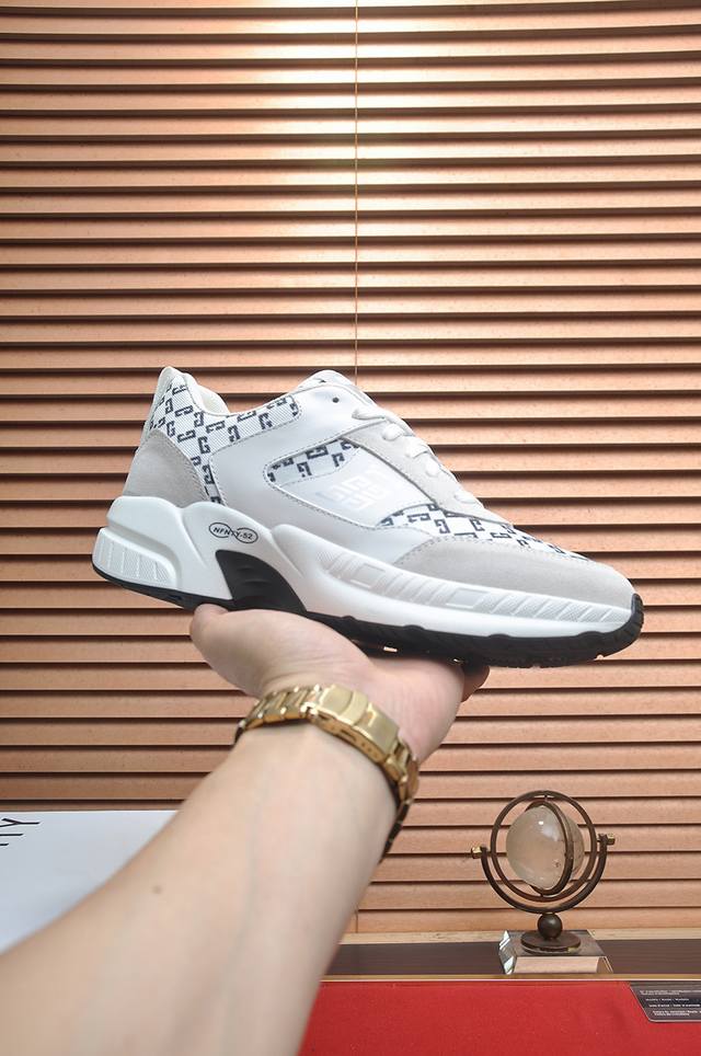 出厂价P Givenchy.纪梵希 专柜同步发售鞋面：意大利进口品牌印花布匹 尽显奢华，透气网布内里加上双层组合，脚感舒适，鞋底：原厂特供橡胶发泡大底，轻便，舒