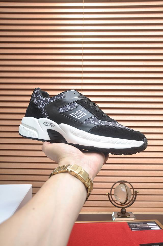 出厂价P Givenchy.纪梵希 专柜同步发售鞋面：意大利进口品牌印花布匹 尽显奢华，透气网布内里加上双层组合，脚感舒适，鞋底：原厂特供橡胶发泡大底，轻便，舒