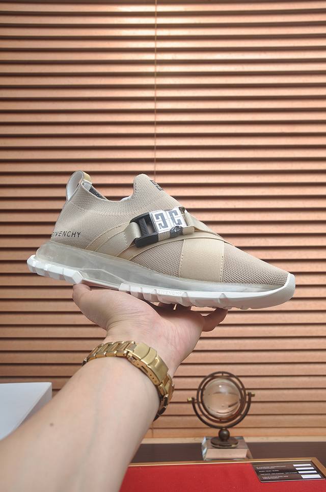 出厂价P Givenchy.纪梵希 专柜同步发售鞋面：意大利进口品牌印花布匹 尽显奢华，透气网布内里加上双层组合，脚感舒适，鞋底：原厂特供橡胶发泡大底，轻便，舒