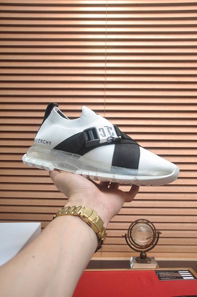 出厂价P Givenchy.纪梵希 专柜同步发售鞋面：意大利进口品牌印花布匹 尽显奢华，透气网布内里加上双层组合，脚感舒适，鞋底：原厂特供橡胶发泡大底，轻便，舒
