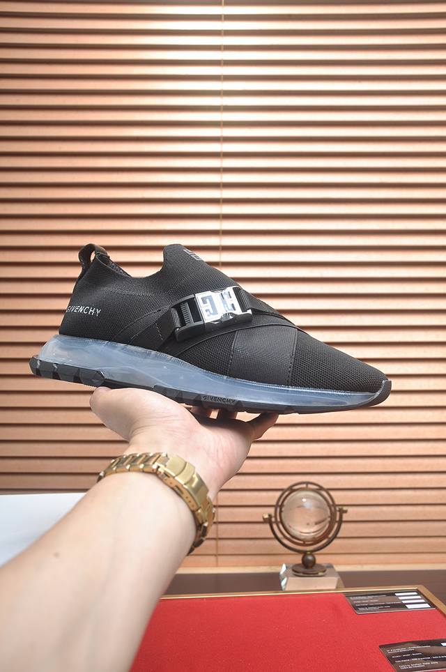 出厂价P Givenchy.纪梵希 专柜同步发售鞋面：意大利进口品牌印花布匹 尽显奢华，透气网布内里加上双层组合，脚感舒适，鞋底：原厂特供橡胶发泡大底，轻便，舒