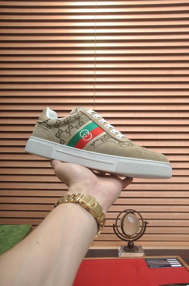 出厂价P Gucci 古奇 官网1:1运动男鞋火爆上市，采用原版布料+水染羊皮内里，再加官网原版1:1舒适大底。时尚百搭，着脚超舒适、透气。标准鞋码38 45