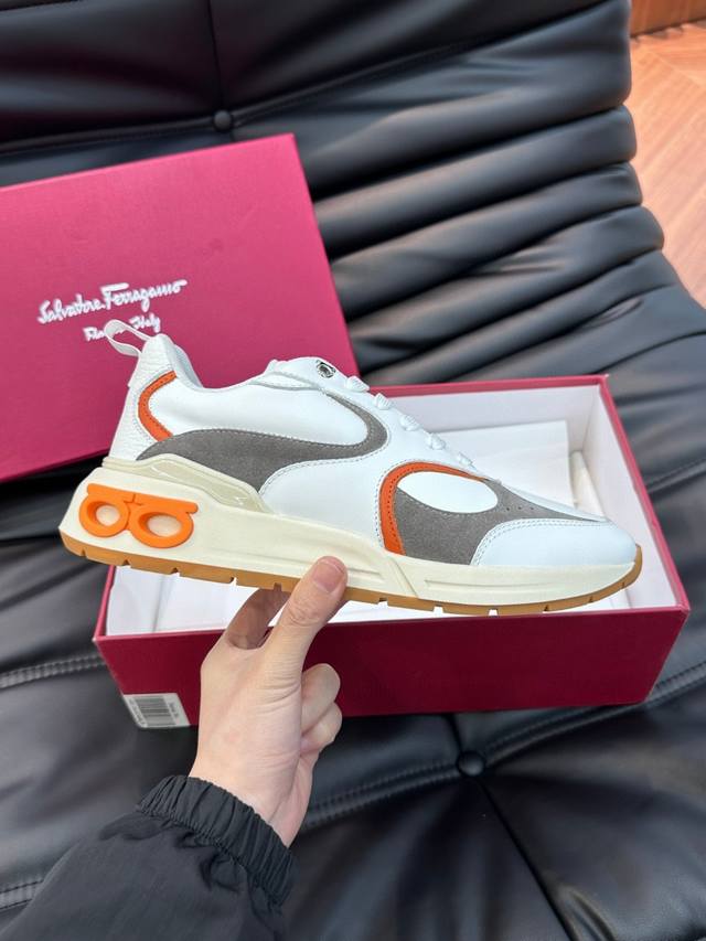 Ferraga*菲拉格慕男士高端休闲鞋，高工艺饰以纹理精致细节，漩涡图案，丰富且满蕴活力，巧妙演绎造型别致嵌饰、小牛 反毛对比鲜明撞色及高科技织物 彰显焕然一新