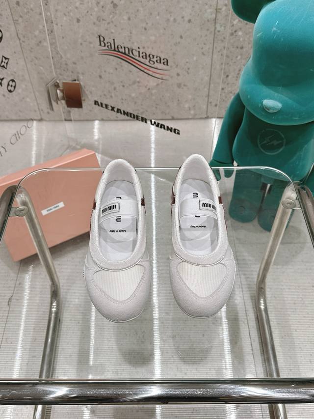 批： 现货。白色 35-40 码