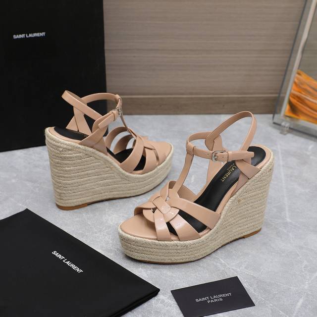 市场最高版本 经典爆款Yslp太懂女人心了 Saint Laurent 圣罗兰 Ysl专柜主打款草编坡跟凉鞋 21个色 高端定制顶级品质，延续家族经典鞋面设计，