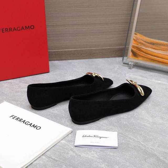 顶级版本 Ferragamo菲拉格慕 春夏新款蝴蝶结浅口女鞋 Sf标志性蝴蝶结平底单鞋 糖果色方头百搭小皮鞋 市面顶级版本 材质：牛皮 漆皮 内里：牛皮 大底：