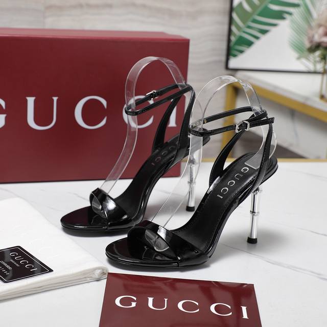 Gucc高端精品 2025春夏新款金属竹节跟一字带凉鞋 竹镜*高跟时装凉鞋原汁原味原单品质每个细节皆经过精心细致打造，可与Zg对比如一，无二品质！ 面料：原版定