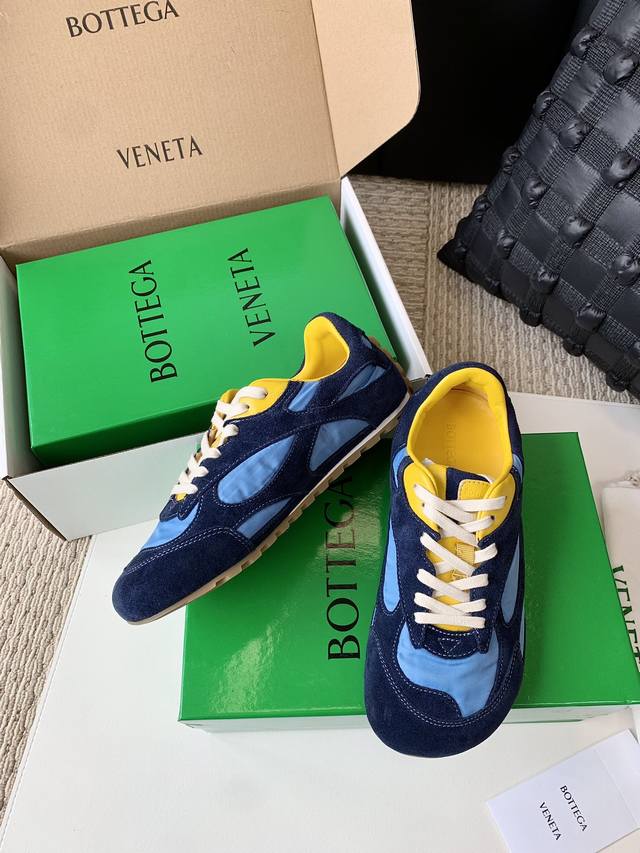Bottega Venet* Bv2025最新德训鞋 高品跑量价 鞋面原版牛反绒皮，内里垫脚小羊皮，老钱风大头鞋～休闲百搭又时髦，看细节实拍认品质，上脚特别轻便