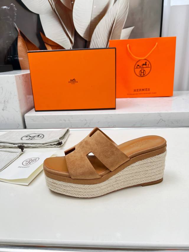 HermèS 爱马仕经典防水台H 坡跟厚底麻绳底 拖鞋 凉鞋 极约复古的设计 浓厚的异域风情 时髦感十足、随便上脚都很有腔调 简简单单的款式随便搭配一下高级感就