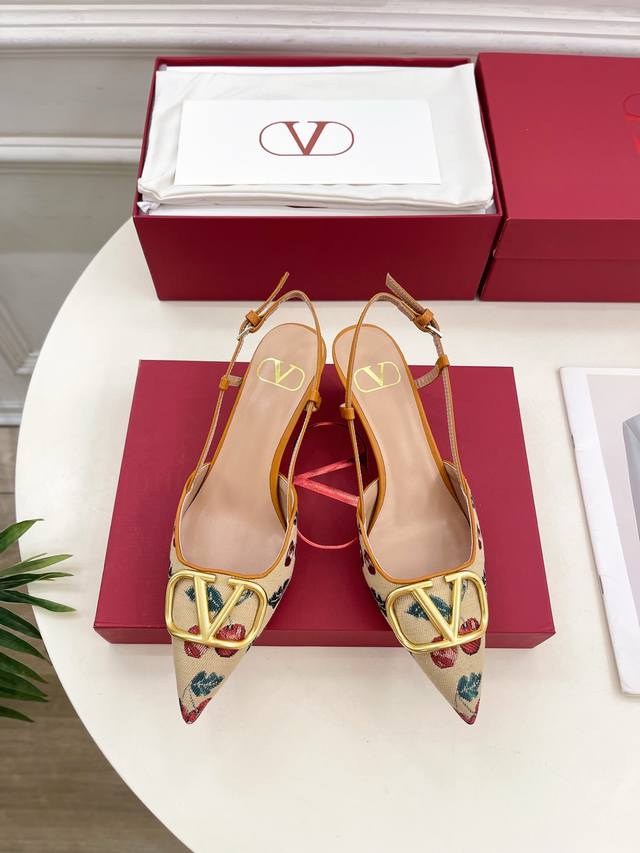 Valentino 华伦天奴 25Ss 2025早春新品 Vlogo Signature 樱桃图案提花后系带尖头高跟鞋上新 Valentino Garavani