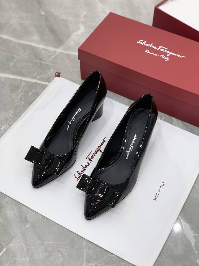 工厂P价 顶级版本Sf Salvatore Ferraga*O 菲拉*慕最新糖果色走秀款尖头浅口Viva芭蕾舞鞋 颜值真的超高喔！今年的走秀款Viva尖头搭配糖