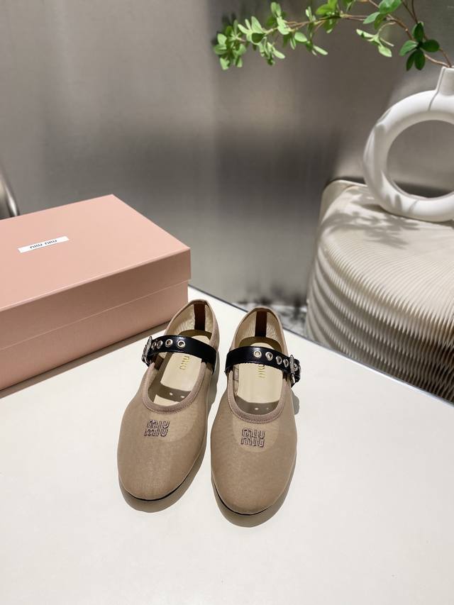 出厂价P 顶级品质 Miu Miu2025春夏玛丽珍镂空平底单鞋 鞋面:进口网面 垫脚 内里:进口山羊皮. 意大利进口牛皮大底 Size:34-41. 34码4