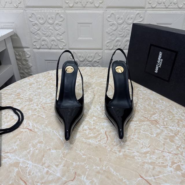 Ysl.顶级版本.高品质. 配置全套包装 2025新款 官网同步 1:1开模 尖头后空鞋 鞋面：漆皮 真丝 内里：羊皮 跟高: 10.5Cm 大底：A级原版黑色