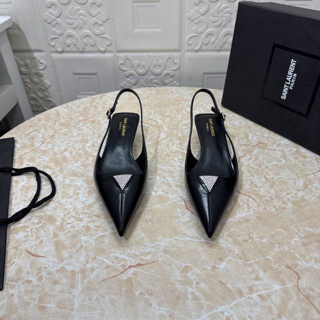 Ysl.顶级版本.高品质. 配置全套包装 2025新款 官网同步 1:1开模 细跟凉鞋 鞋面：漆皮 内里：羊皮 跟高: 3.5Cm 大底：A级原版真皮大底 码数