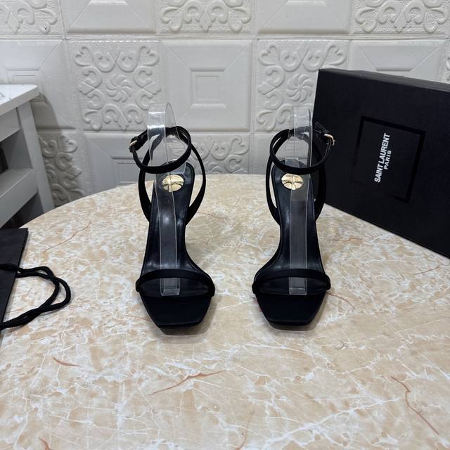 Ysl.顶级版本.高品质. 配置全套包装 2025新款 官网同步 1:1开模 细跟凉鞋 鞋面：真丝面料 内里：羊皮 跟高: 10.5Cm 大底：A级原版黑色真皮