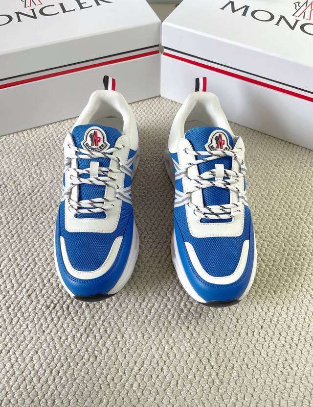 Moncler 蒙口 全新男士Trailgrip Gtx厚底鞋履 此款运动鞋采用抗撕裂织物材质制成，延续原创鞋款Trailgrip，升级户外机能造型，采用白色镂