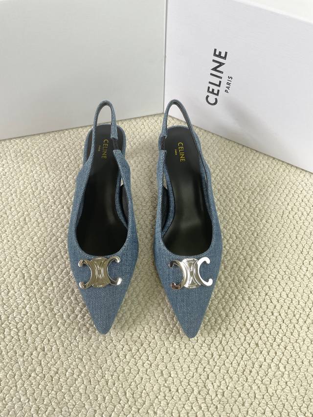 Celine凯旋门扣尖头猫跟鞋 时髦尖头小猫跟 真的哇塞啦 ～上脚不要太好看 性感又迷人 各种超大都超级带感 原版特订面料 猫跟4.5Cm 走路很稳很舒适 码段