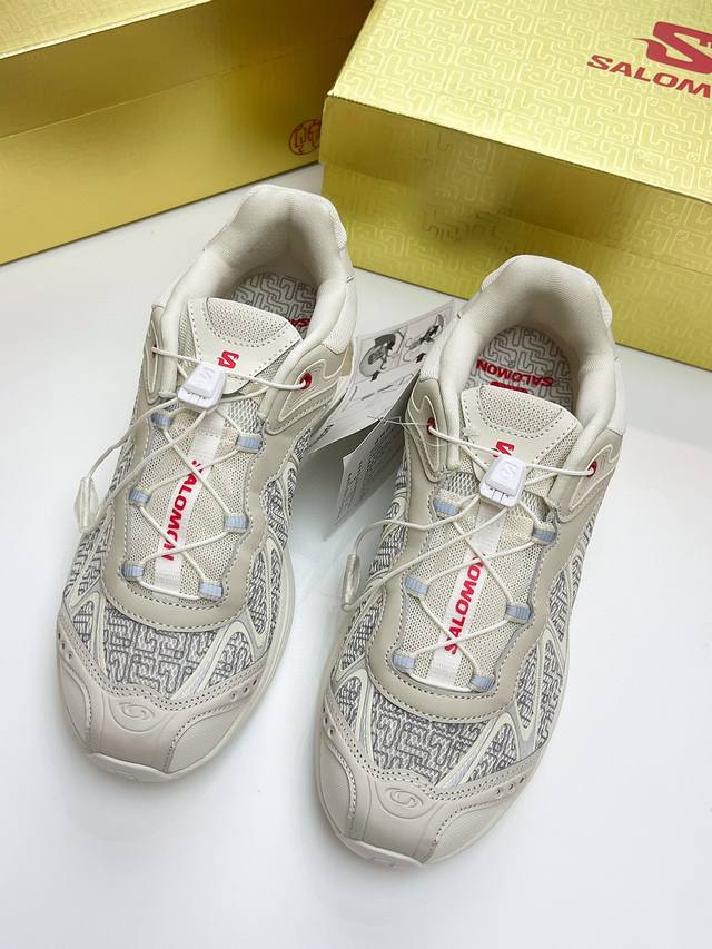 Salomon ｜ Xt-Whosper萨洛蒙运动鞋 在户外圈火出圈，在时尚圈也毫不逊色，外观设计很有线条感，不管是搭配户外机能风的冲锋衣、工装裤，还是日常的牛