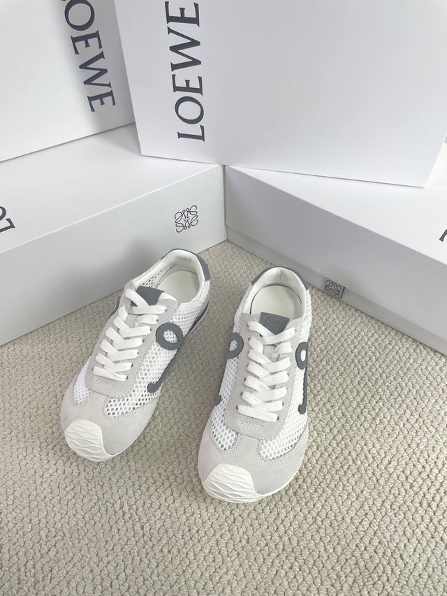 Loewe 罗意威 25 Runner2.0 最新网面镂空芭蕾舞 休闲 运动鞋 德训鞋 丑萌得有点可爱 一眼被种草了 这几个颜色特别好看 让人动心的感觉 巨多客