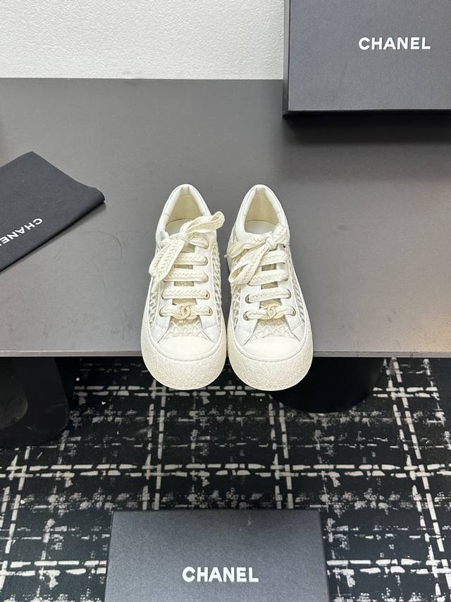 Chanel 香奈儿夏季25S新款蕾丝网面网鞋运动休闲鞋板鞋饼干鞋小白鞋 面料内里：蕾丝网面+牛皮 鞋底：Tpu大底 专柜包装盒 Size: 女码35－40 4