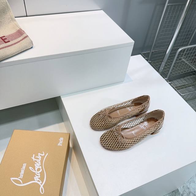 高品质出厂 ！代购价格P原单渠道！Christinlouboutin Cl红底鞋25春夏新款渔网面蝴蝶结芭蕾舞粗跟单鞋！芭蕾舞鞋柔软天花板呀~ 气质优雅 烂漫又