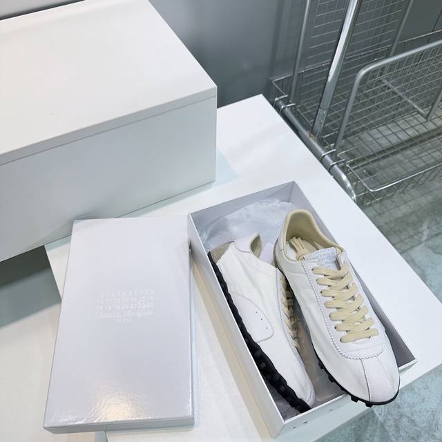 高品质出厂 ！顶级品质Maison Margiela 25春夏Mm6复古做旧德训休闲鞋阿甘休闲鞋饼干鞋！Sprinters运动鞋轮廓采用做旧感尼龙与复古处理麂皮