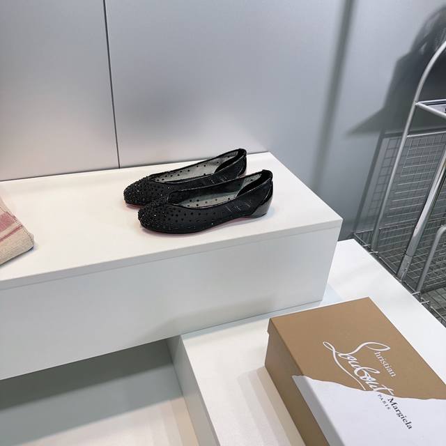 高品质出厂 ！小众潮牌70春夏Mm6马吉拉联名Cl红底鞋 Tabi分趾平底网纱烫钻单鞋！ Maison Margiela与 Christian Loubouti