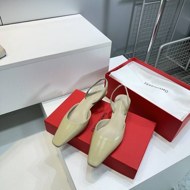 高品质出厂 ！代购级别原单渠道！Ferragamo菲拉格慕25春夏新款镂空金属跟小方头后空玛丽珍凉鞋！ 上脚惊艳～经典小方头设计，与优雅的金属跟相结合，相得益彰