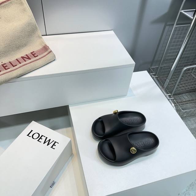 高品质出厂 ！顶级品质Loewe罗意威～25夏季新款Paulas限定时尚简易橡胶厚底拖鞋 超轻拖鞋，超舒服，湿水，去沙滩穿超合适的， 颜值也很高 夏季必备款 橡