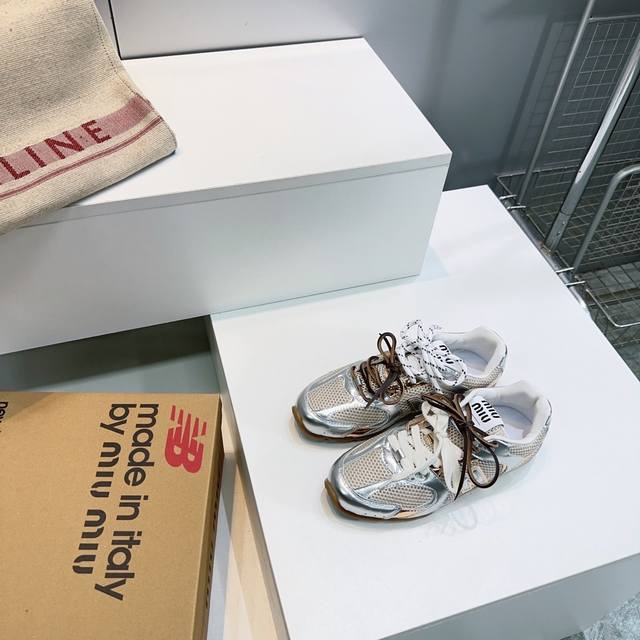 高品质出厂网面 ！顶级品质情侣款！ 新色！ Miumiu 530 2025春夏新款联名款Nb复古网面运动鞋休闲鞋！ Miu Miu 缪缪大秀上爆出的这双与New