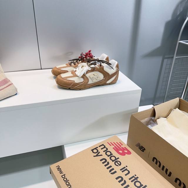 高品质出厂单鞋 ！顶级品质情侣款！ 新色！ Miumiu 530 2025春夏新款联名款Nb复古网面运动鞋休闲鞋！ Miu Miu 缪缪大秀上爆出的这双与New