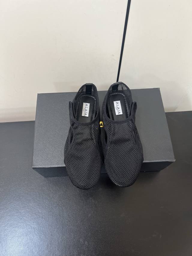 Alaia 25Ss 春夏季新款 明星同款 穿搭万金油渔网鞋 轻盈透气 夏日松弛美学透气网面日月光倾泻 交织出若隐若现的透感美学 网面设计 呼吸感拉满 透气不闷