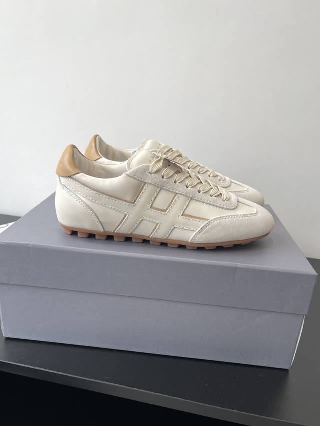 女 男 Hogan 霍根 25Ss春夏新品 复古休闲 阿甘鞋 德训鞋 运动鞋 实在是太美太好穿太舒服太百搭啦 鞋子很轻便 逛街暴走户外运动零压力 混搭拼接面料