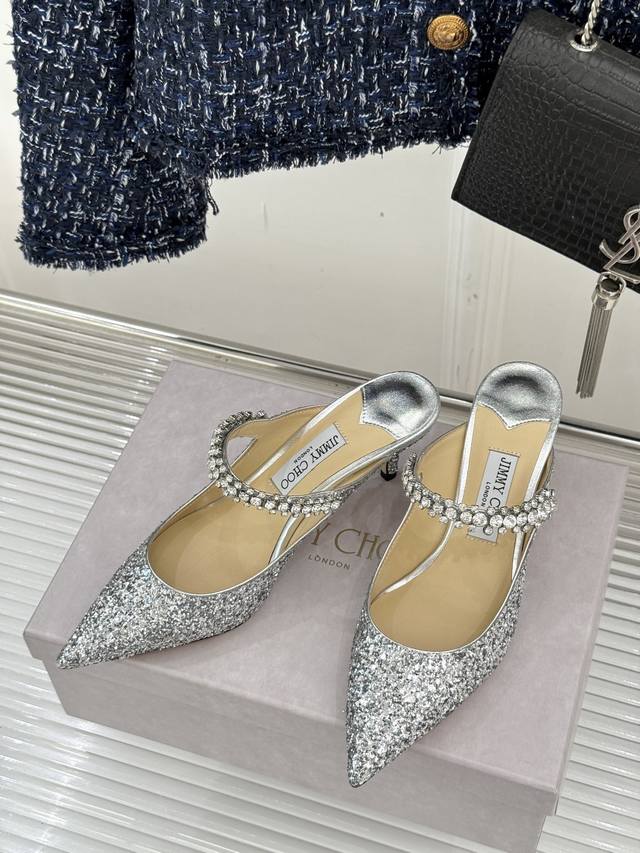 拖鞋 单鞋 Jimmy Choo 吉米周经典钻石链条 尖头高跟拖鞋 超绝的水晶鞋 美到移不开视线 鞋型做的非常秀气 不会过分窄长 内部空间很足 让脚趾能足够的放