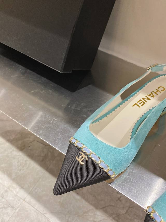 Chane* 新款凉鞋 顶级版本顶级工艺 精致的五金装饰真的超级有个性 原版羊京 羊皮鞋面 羊皮垫脚 原版真皮大底 码数35-39 40订做