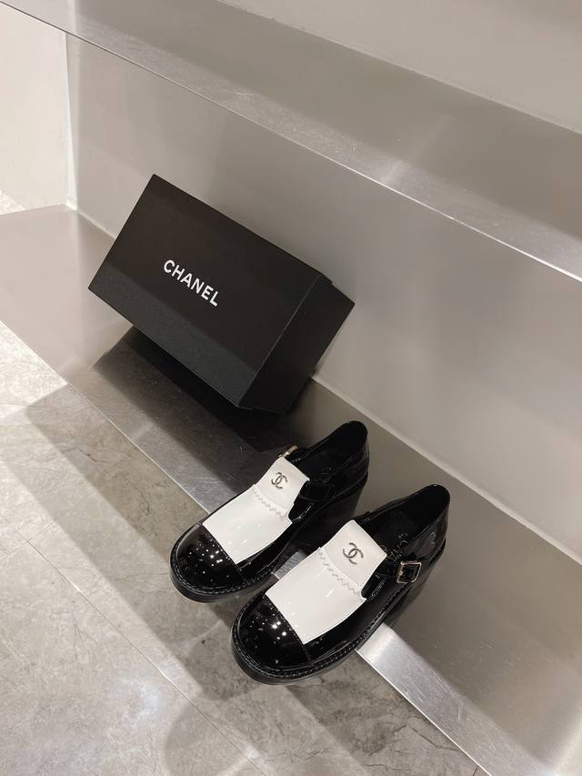 Chane* 绝美玛丽珍小皮鞋优雅贵气百搭自带精致与气质，可以少女风也可以御姐风可随意的驾驭各种场合，可谓是出行必备让你肆意出门嗨翻天原版1:1订制牛皮 漆皮牛
